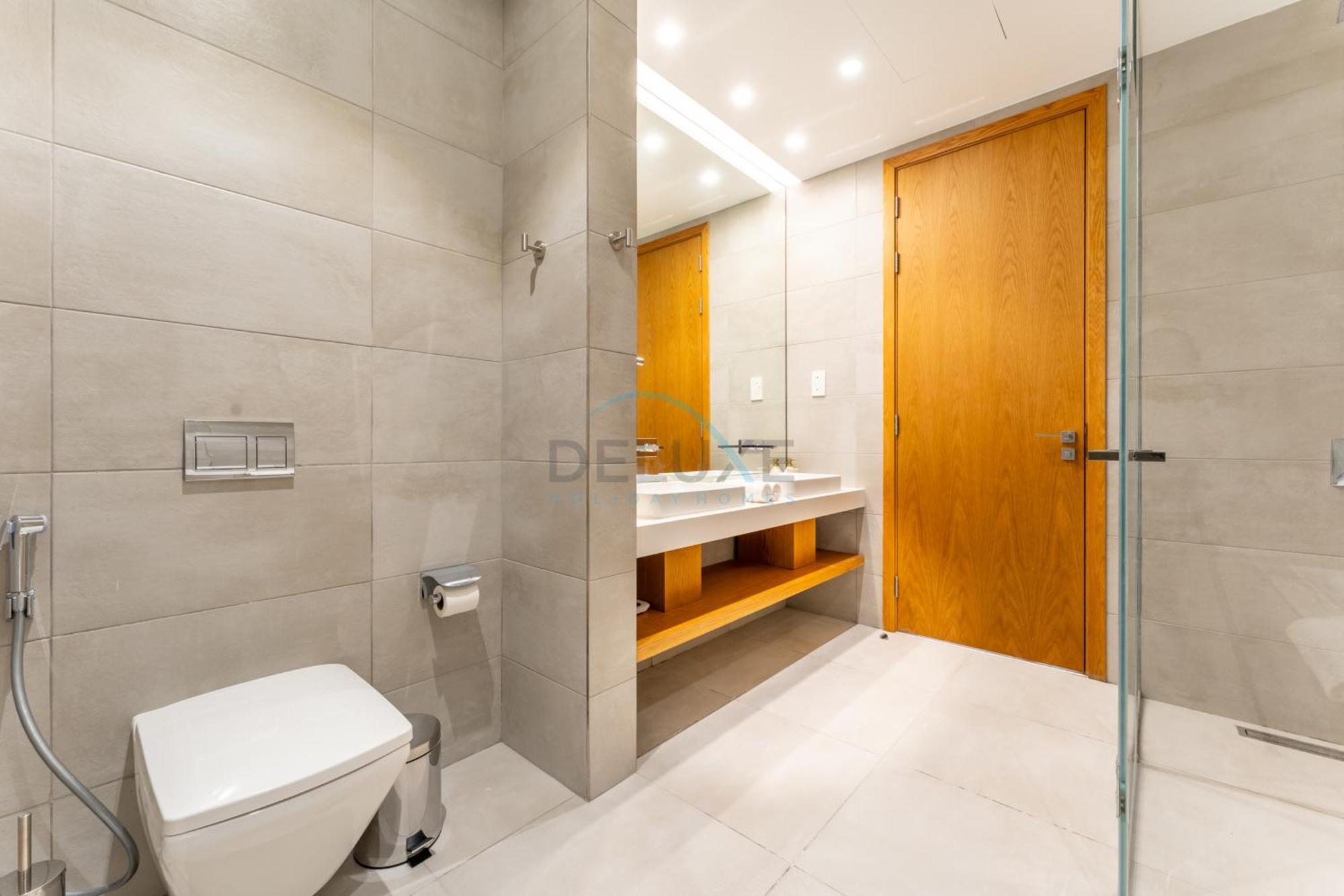 Palm Jumeirah And Sea Views 3br And Assistant's With 2 Balconies, The One Jbr, Jumeirah By Deluxe Homes *